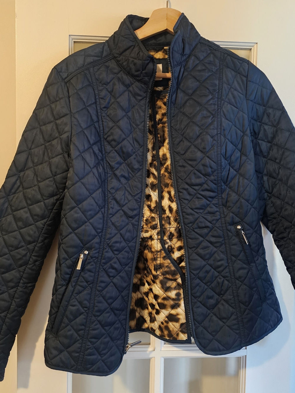 Women’s Black Quilted Jacket Leopard Print Lining Zip Pockets